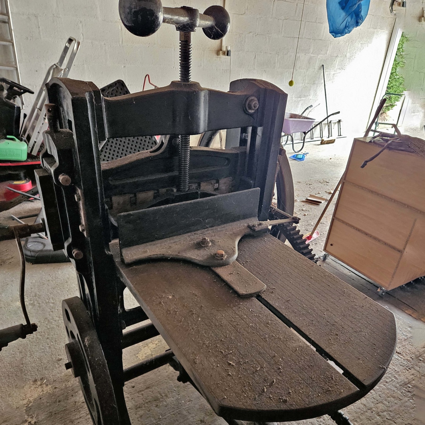 hughes-and-kimber-guillotine-for-sale